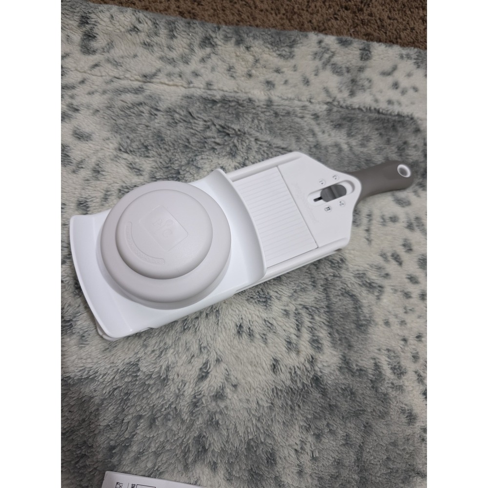 Pampered Chef Simple Slicer Adjustable Mandoline Vegetable Fruit Slicer White - Picture 2 of 7